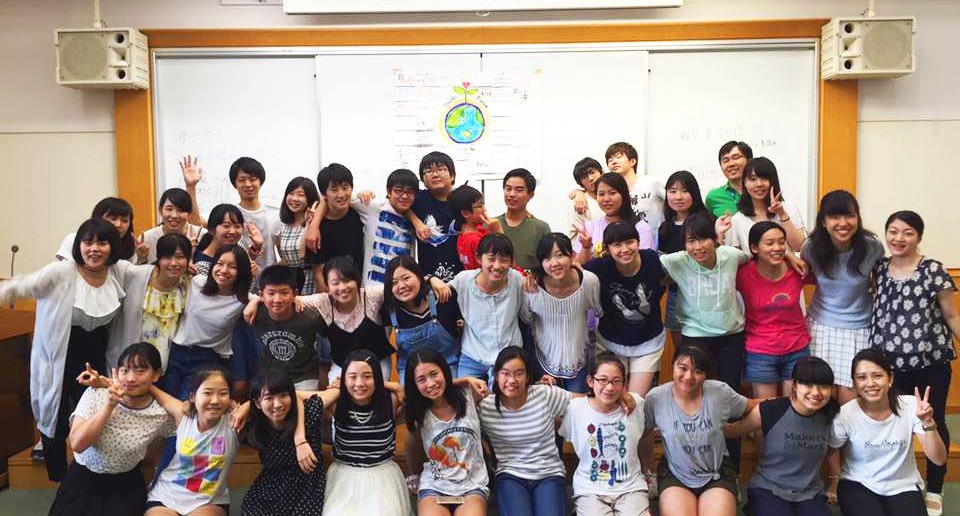 2016年8月に開催された中学生・高校生のための宿泊イベント「ユースフォーラム」の様子。中学生・高校生の参加者25名、「ユース・チーム」17名の総勢42名が参加しました。