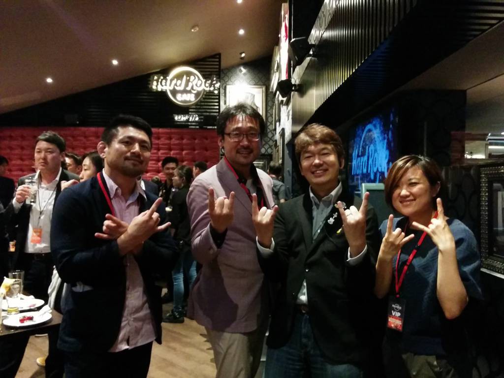 マネージャーの嶋田さんとシャプラニールチーム