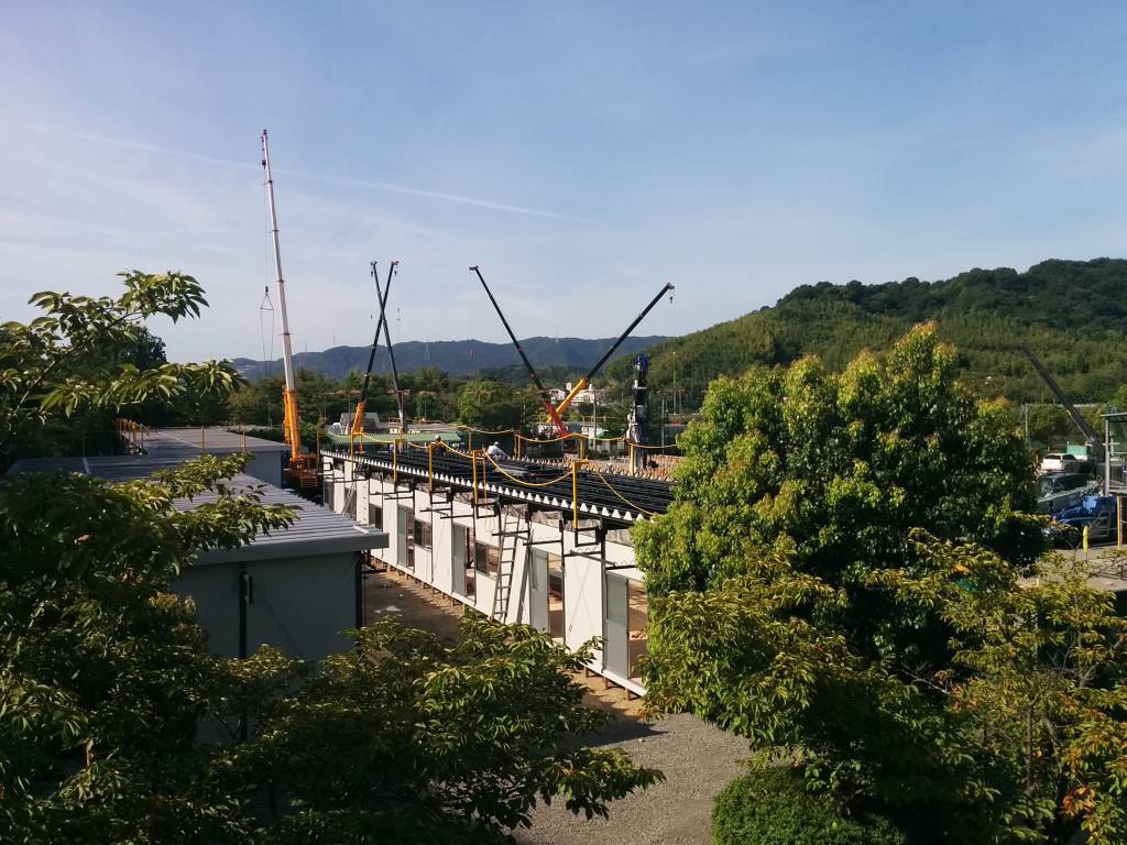 真備総合公園に建設中の仮設住宅