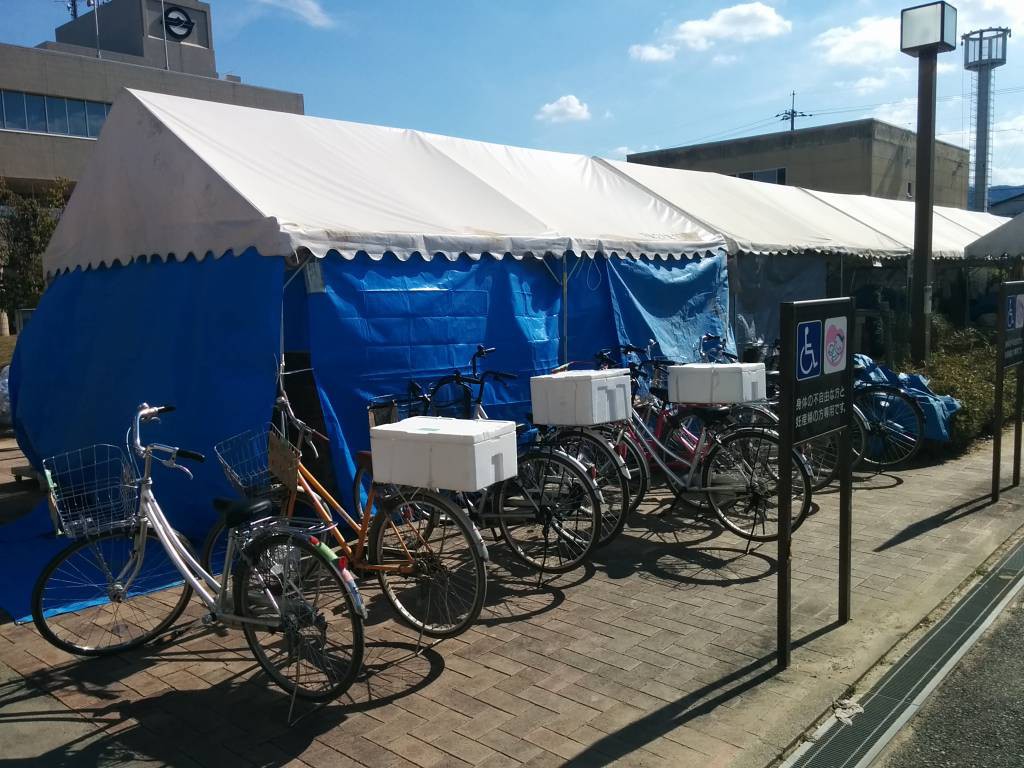 スタッフの移動は自転車で。シャプラニールからも6台提供しました。