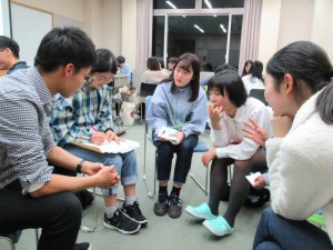 自分の国と他の国(他のグループ)にはどんな違いがあったのか、他国を観察してきたメンバーの話を元に考えました!