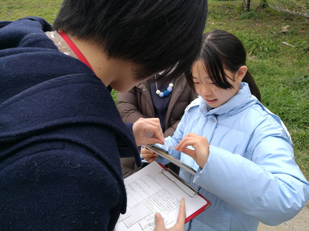 カードを引いてもらい、そこに書いてある質問をします。