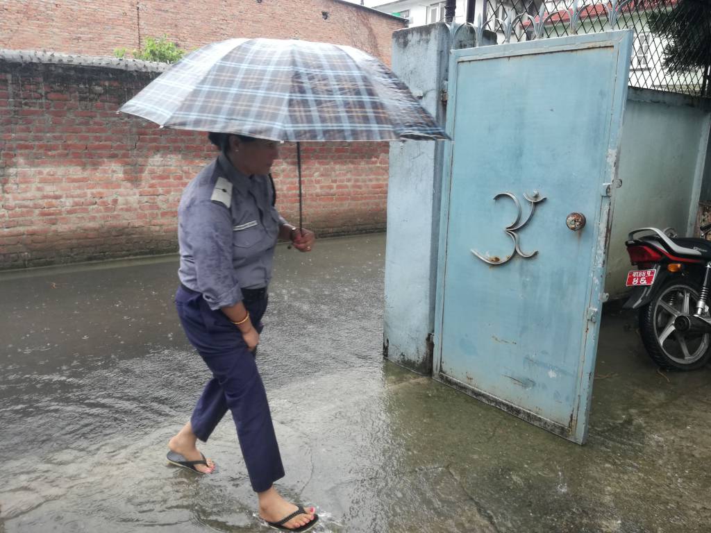 事務所敷地内に浸水中