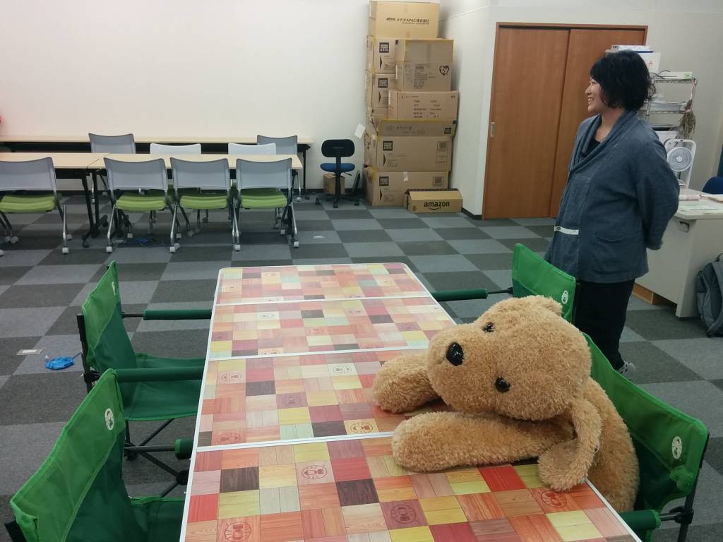 まびシェアにて。一日案内してくれた大塚さん、