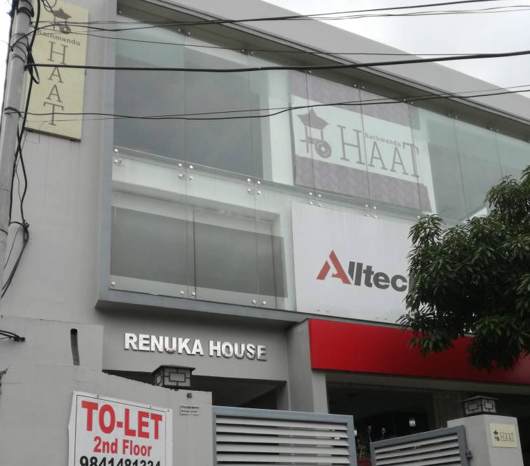 フェアトレード商品や生産者の顔の見える手工芸品を売っていた3階のお店