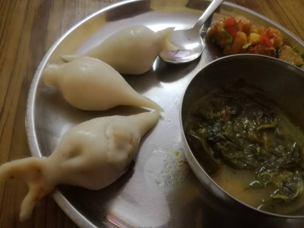 青菜スープと野菜炒めを添えて