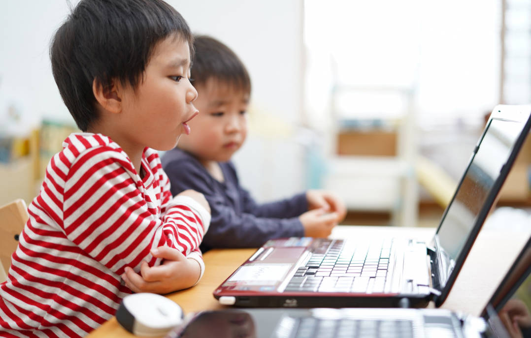 公式サイトには「ストップいじめ!ナビいますぐ役立つ脱出策」など大人・子ども向けに役立つ情報を掲載されている。