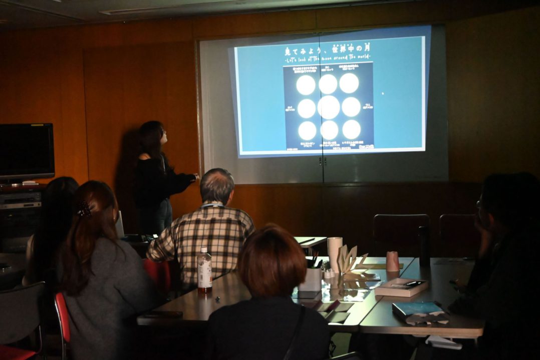 世界の月の見え方紹介の様子