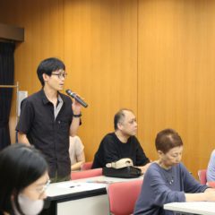 質疑の様子